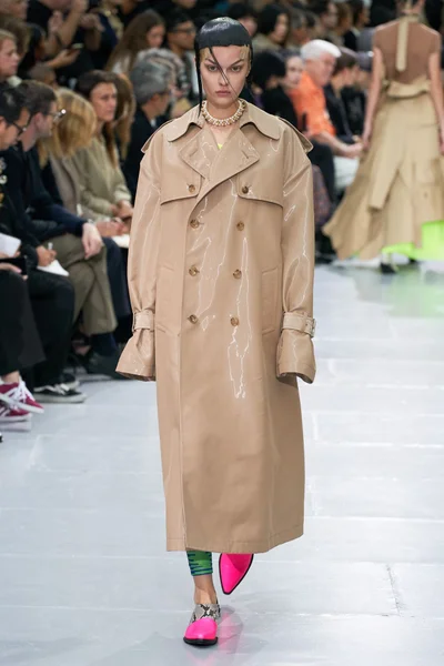 Look 3